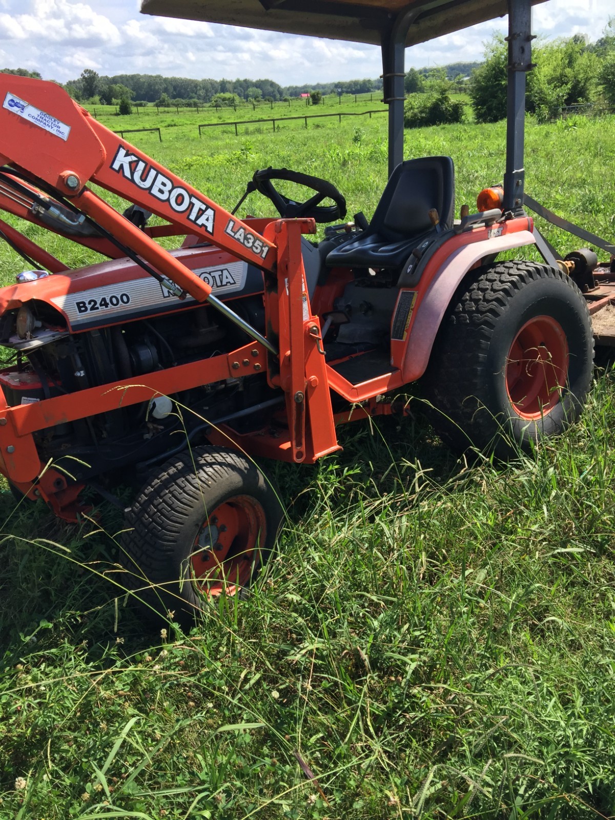 Kubota B2400 Tractor and LA351 Front end Loader plus