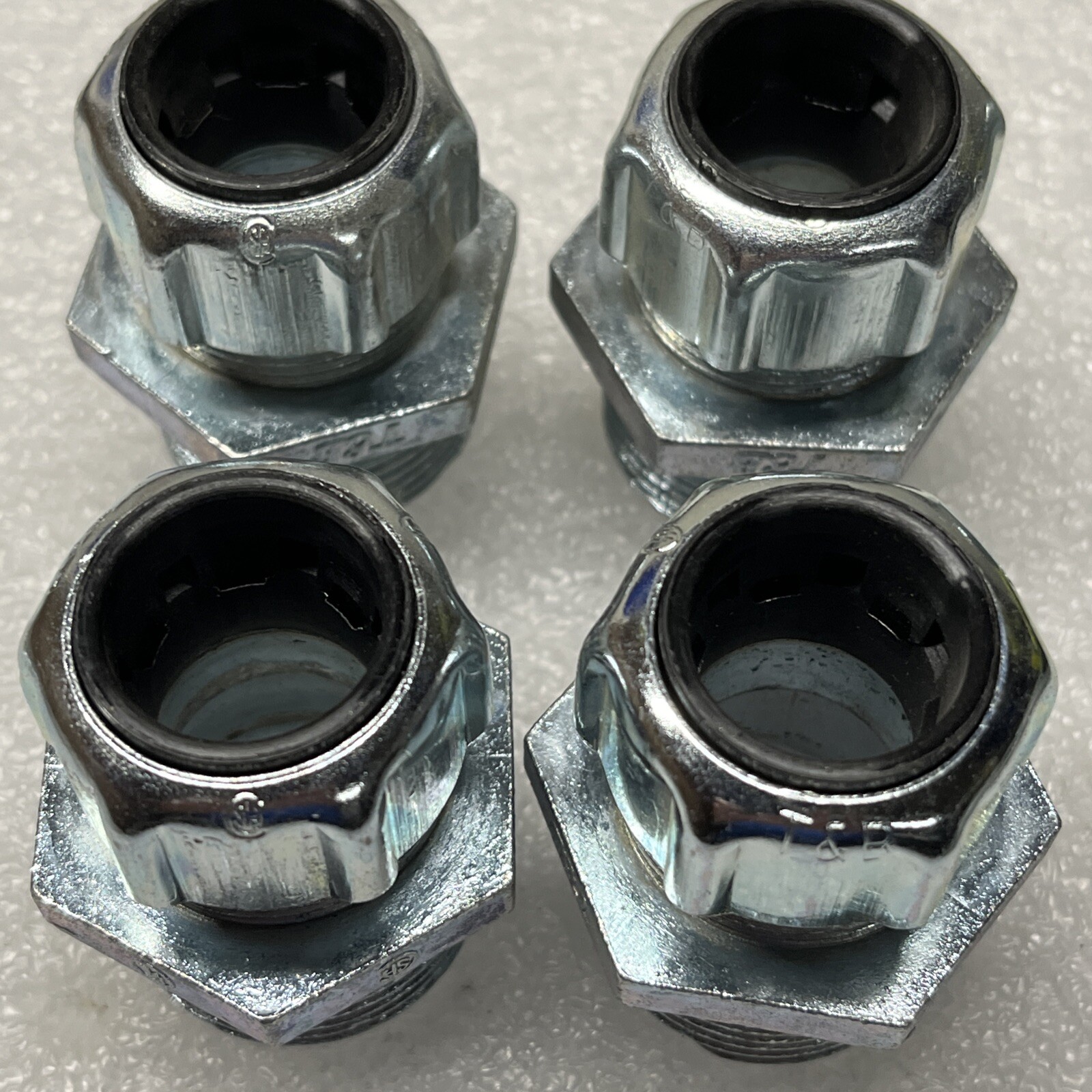 (lot of 4) T&B 2941 Strain Relief Connecter 1" .5-.75" Cable