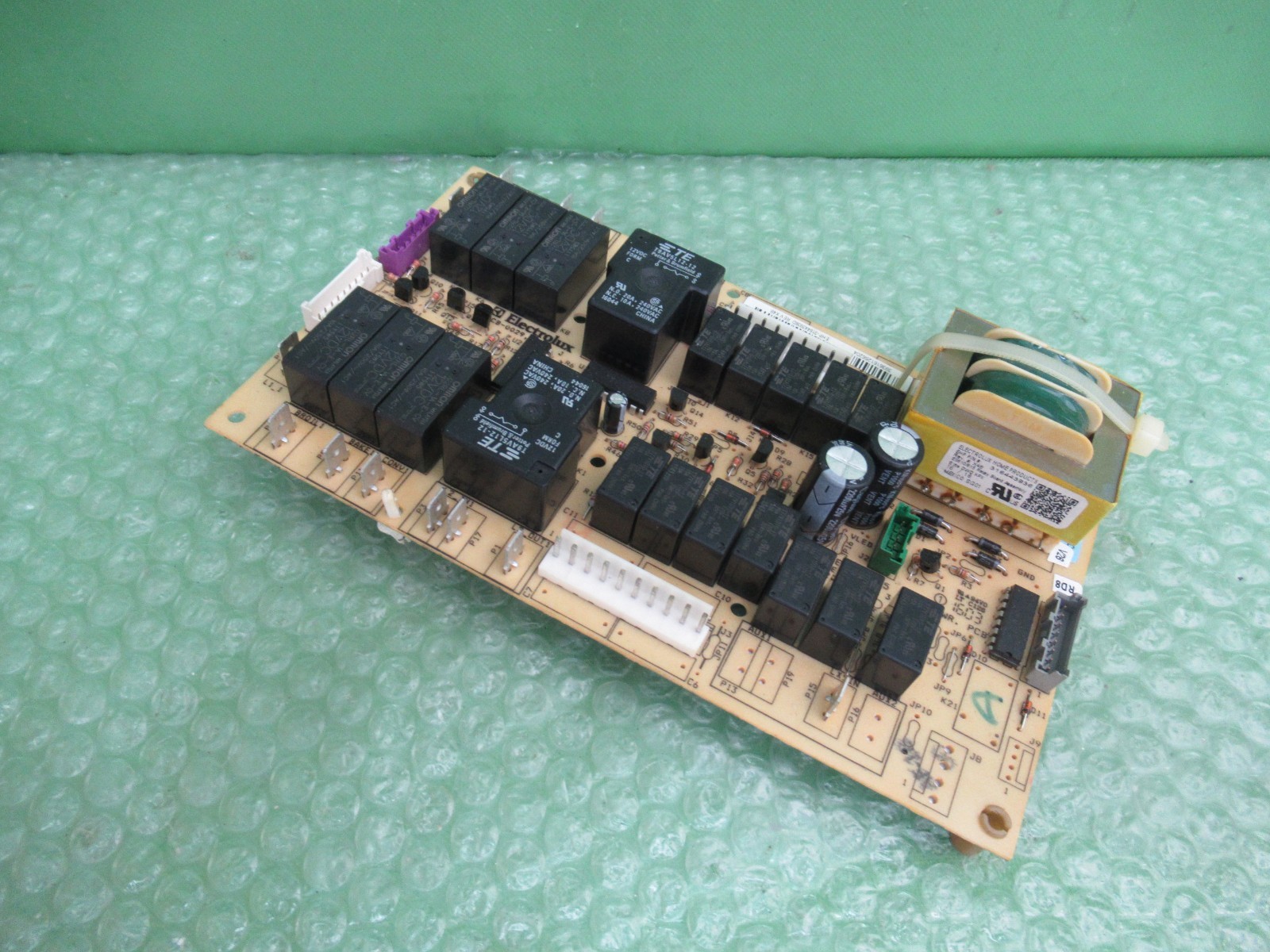 316443936  Electrolux  Wall Oven Control Board