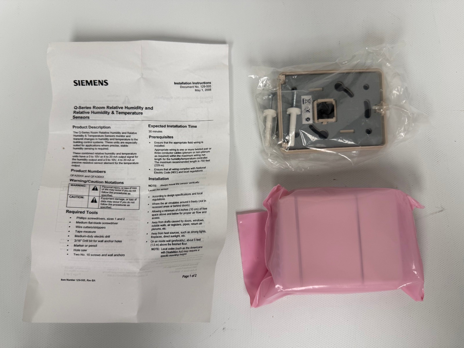 SIEMENS QFA3000.BU HUMIDTY ROOM SENSOR 2% 0-10V  RH BEIGE NEW OPEN BOX