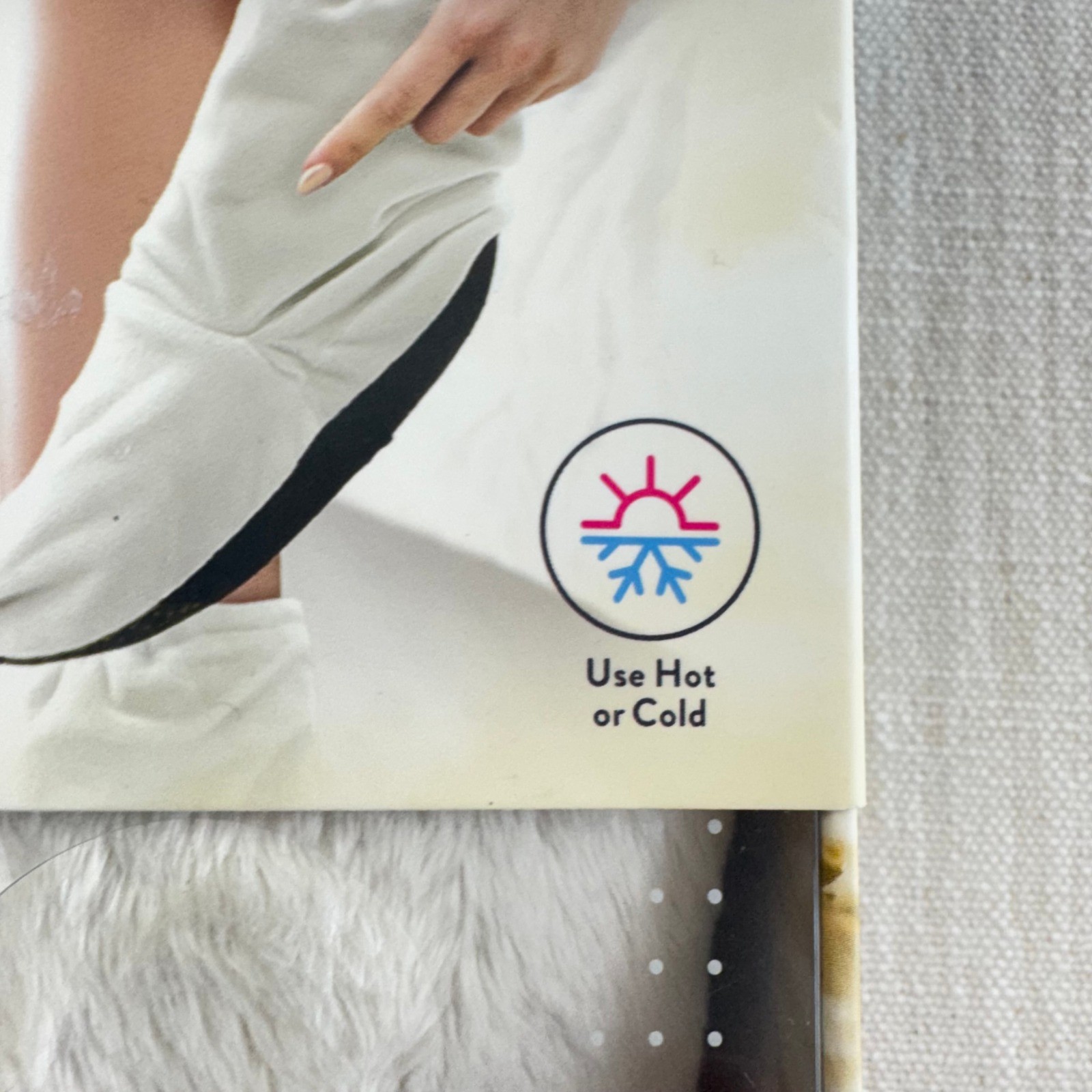 Brookstone Warming Slipper Boots Chamomile Scented Hot Cold Therapy Ivory NEW