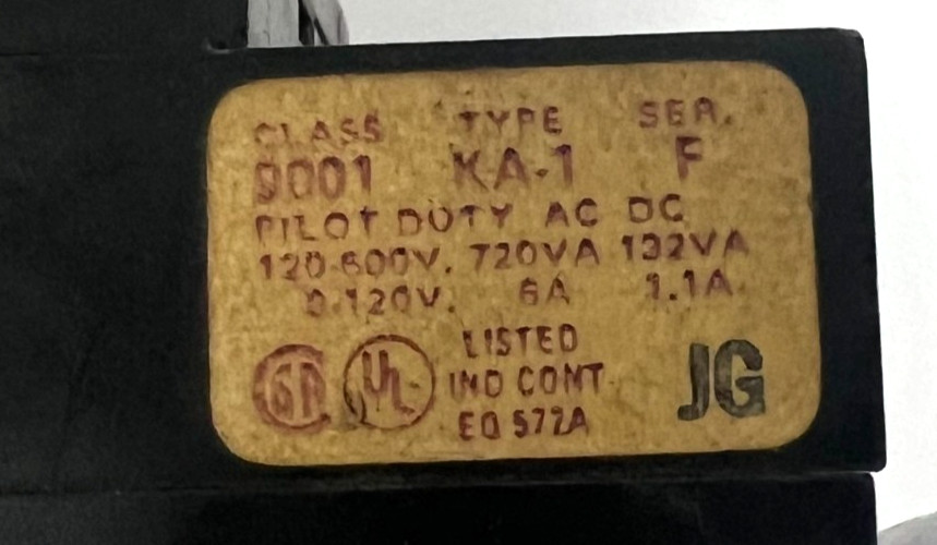 SQUARE D CLASS 9001 TYPE KA-1 KEY SELECTOR SWITCH PILOT DUTY 120-600V *NO KEY*