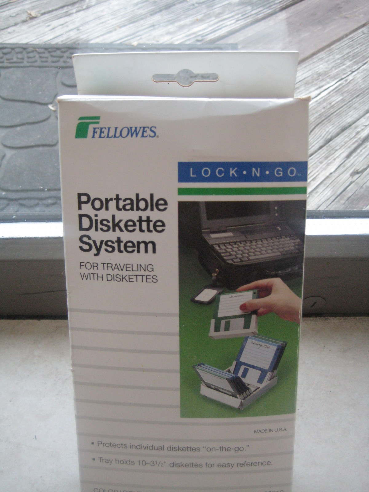 FELLOWES PORTABLE DISKETTE SYSTEM,for traveling "on the go" 10- 3 1/2" diskettes