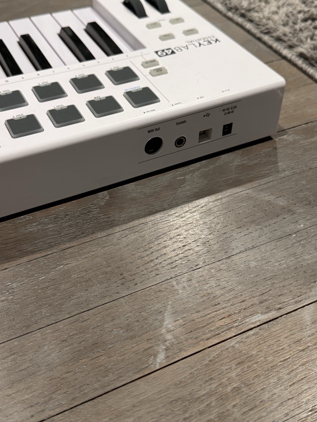 Arturia KeyLab Essential 49 Midi Keyboard Controller White