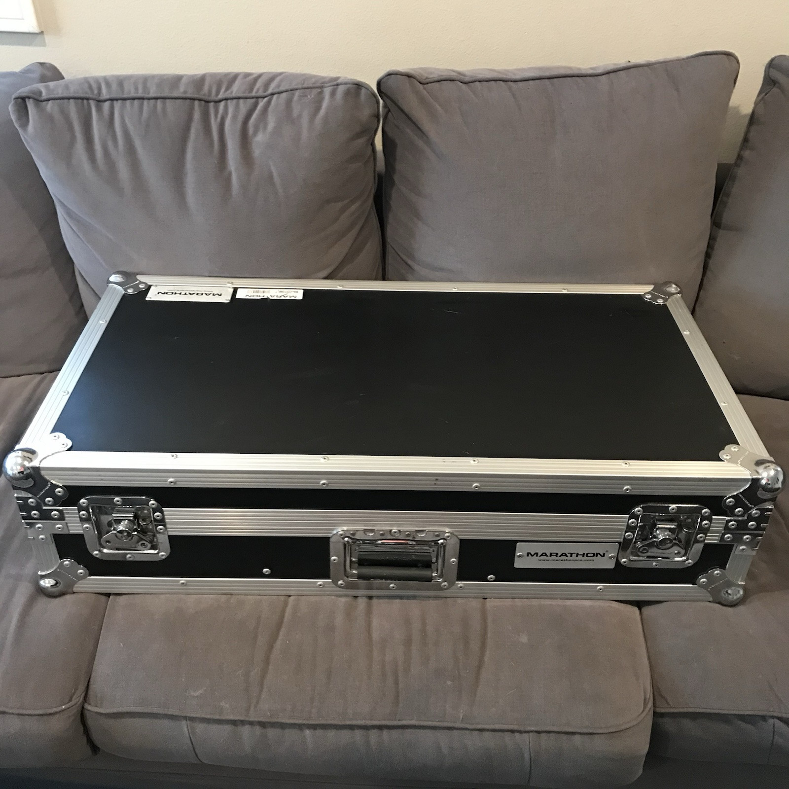 American Audio Q-D6 PreAmp Mixer W/ 2 Flex 100 MP3 CD Player, Rolling Case
