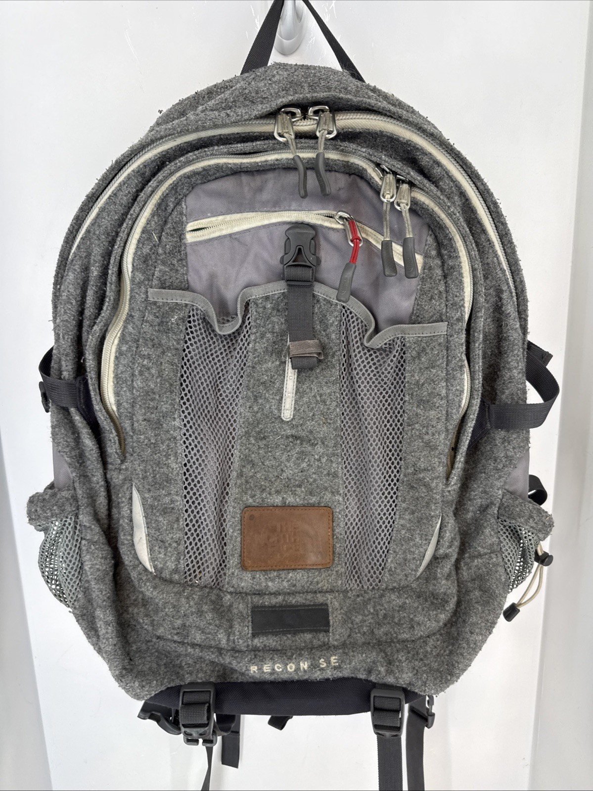 North Face Recon SE Backpack Fuzzy Gray