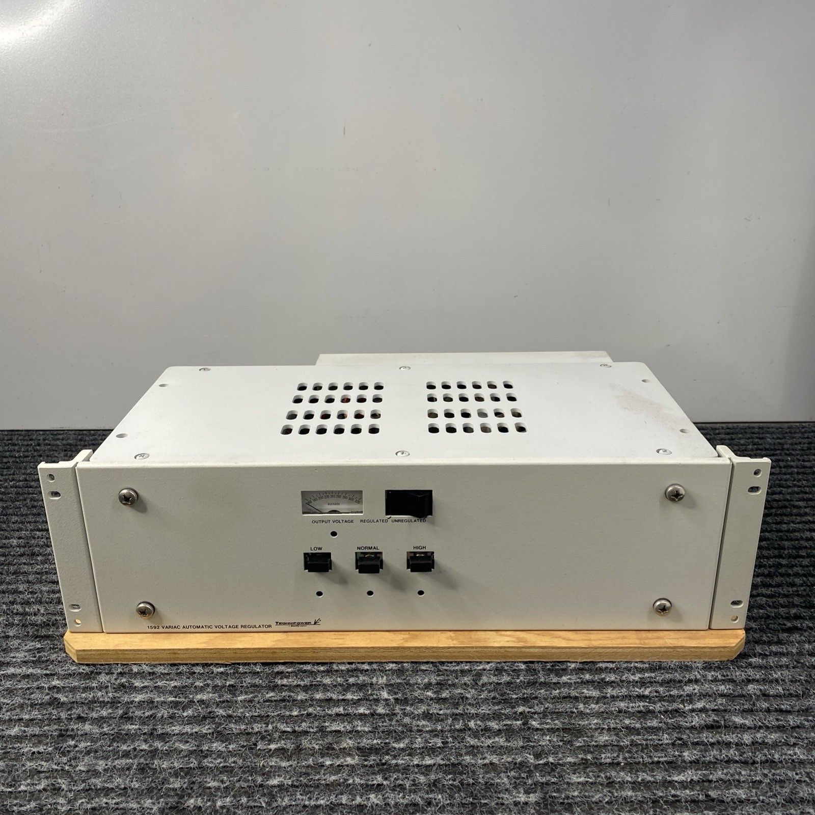 Variac 1592 Automatic Voltage Regulator 240V by TechniPower