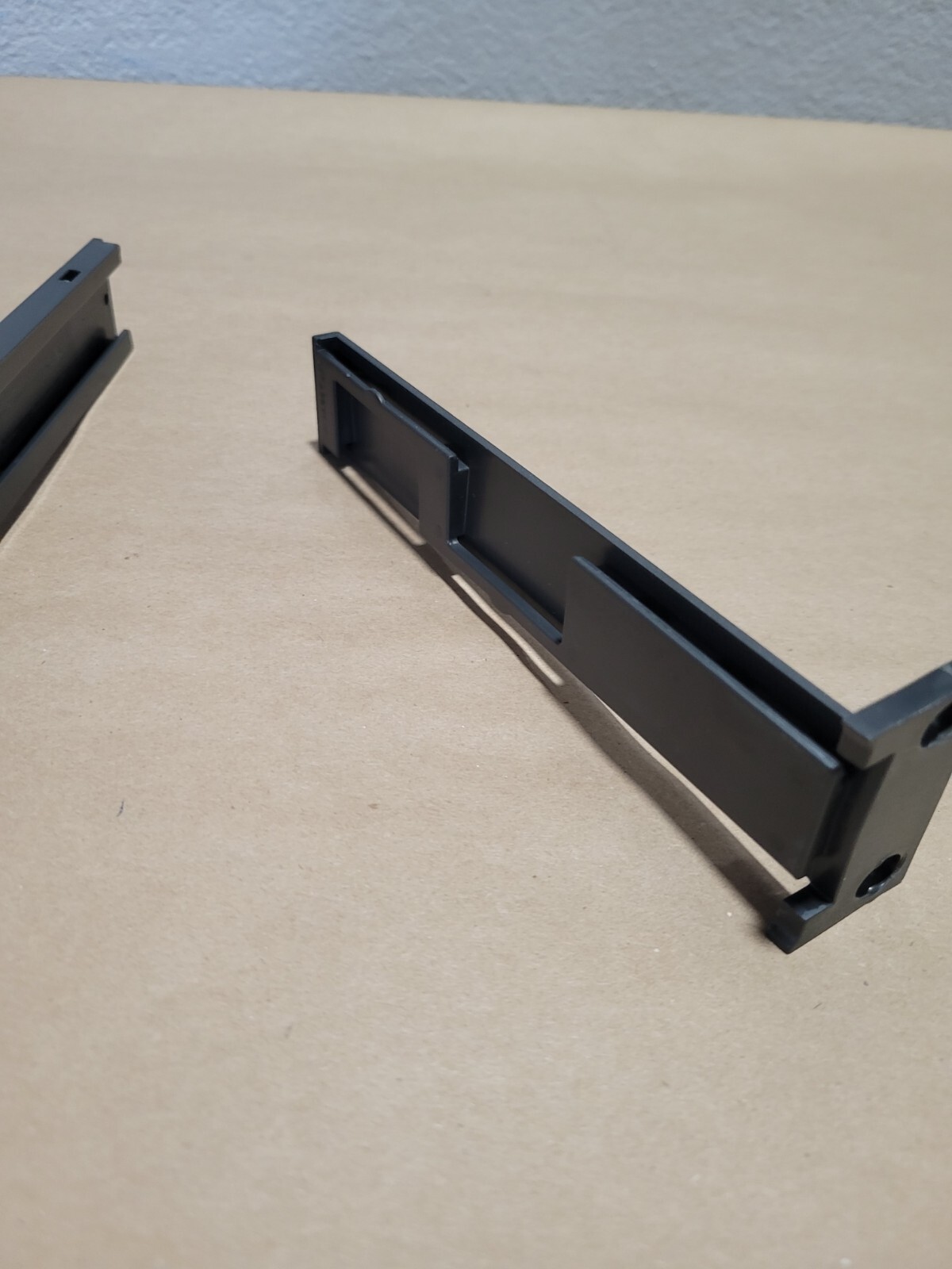 Sennheiser brackets for wireless audio receiver Mounting Em 1031-u Used Ears