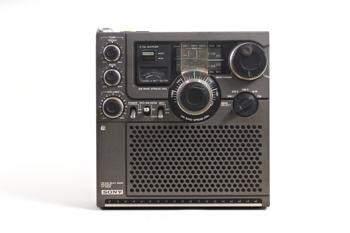 Sony ICF‑5900 Skysensor Multi Band Radio FM Working for Parts Repair Japan