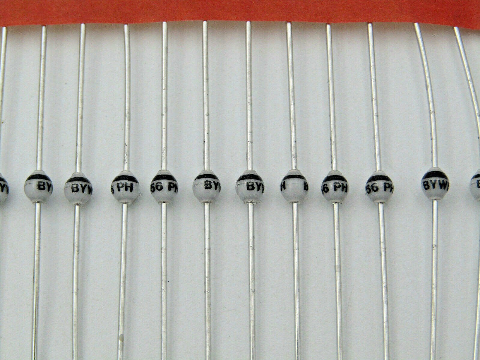 50 Pcs BYW56  BYW 56 Diodes on Tape NEW