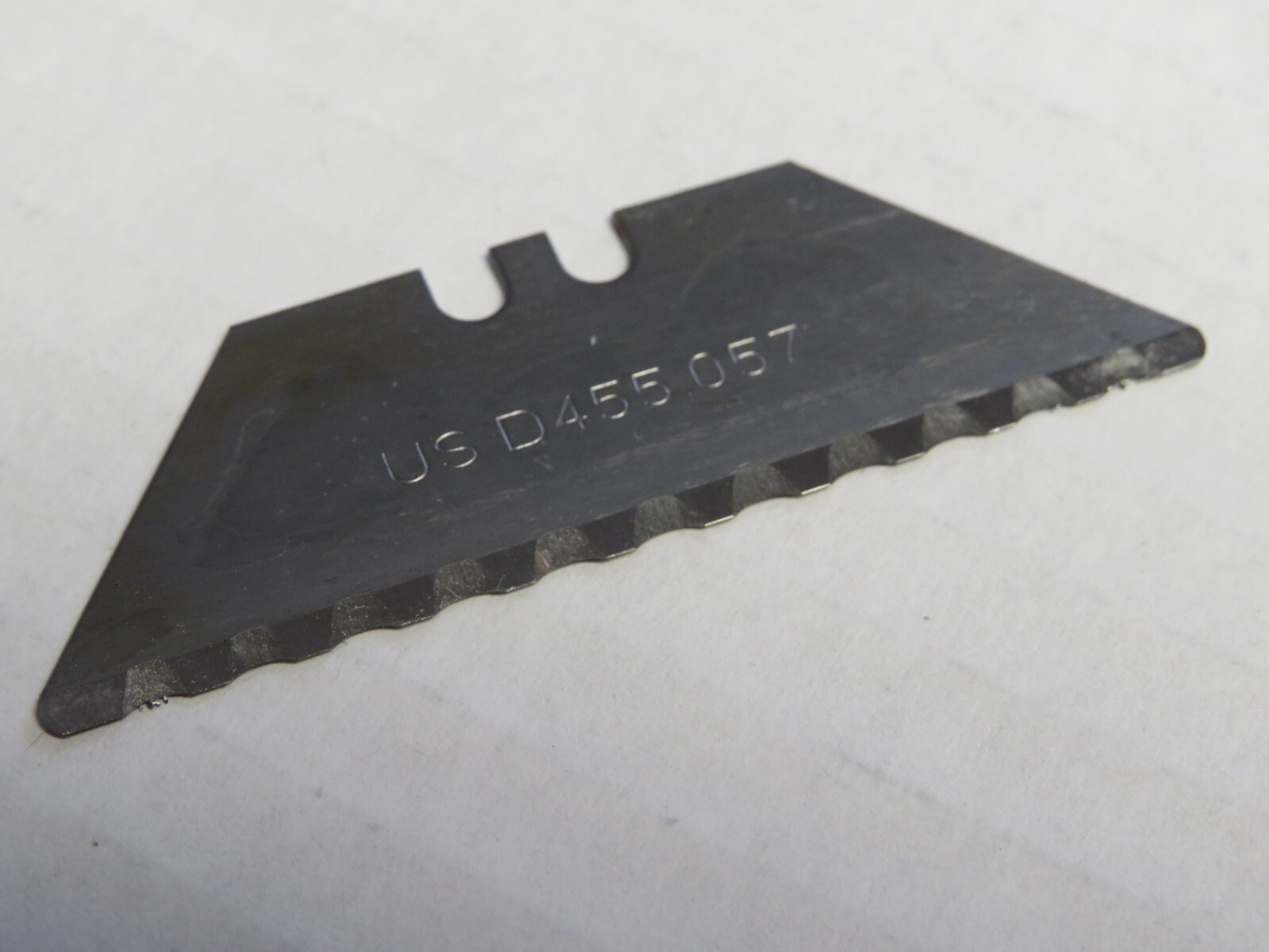100 ) UTILITY *SERRATED* INDUSTRIAL HIGH QUALITY KNIFE/ BOX CUTTER SAFETY BLADES