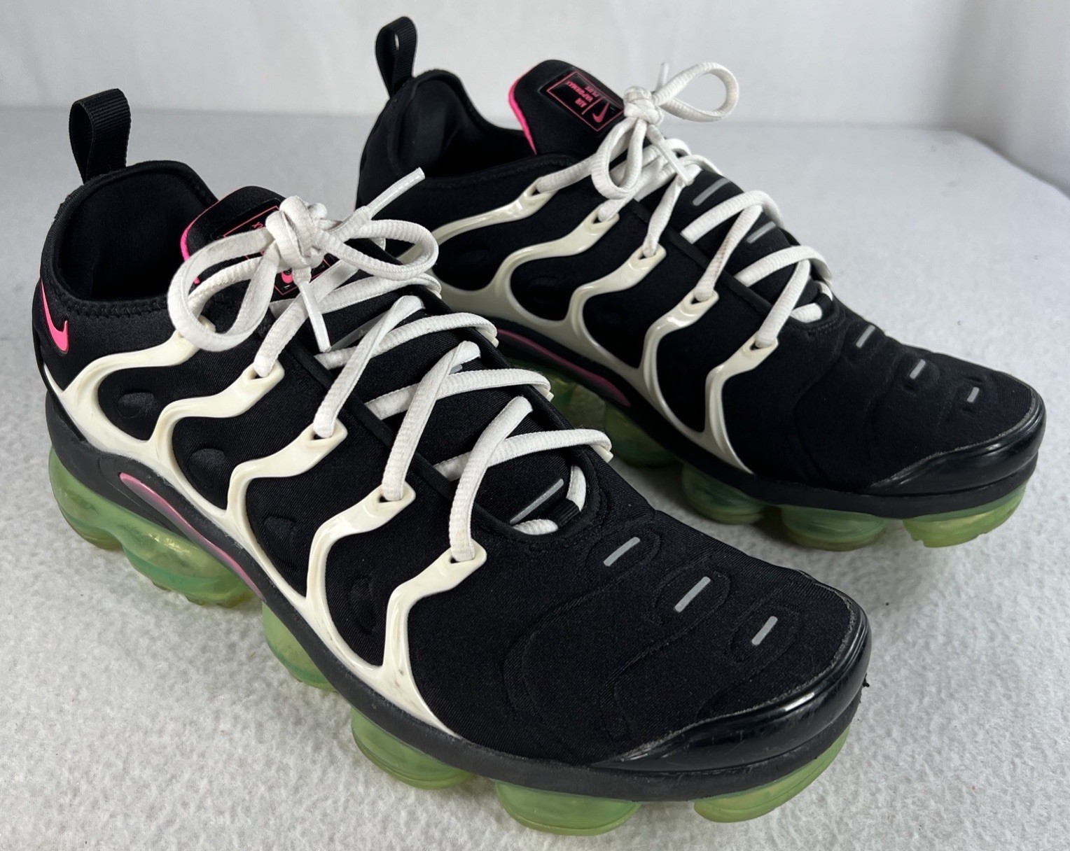 Nike Air Vapor Max Sneakers Mens Size 10.5 Plus Black/HyperPink-White DM8121 001