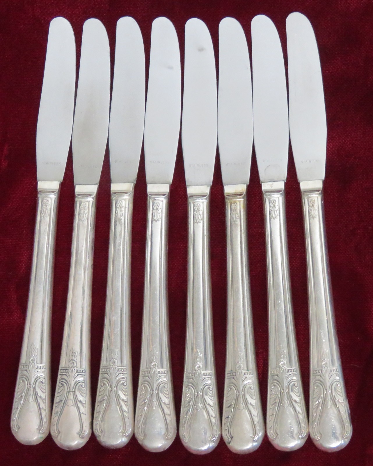 International Silverplate "Avalon-Cabin" 8 Grille Knives uu