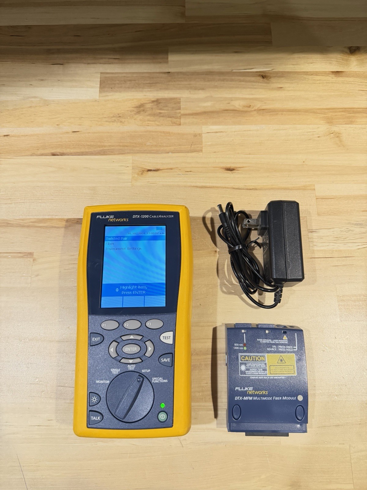 FLUKE NETWORKS DTX-1200 MAINFRAME & FIBER MODULE W/ CHARGER (TESTED)
