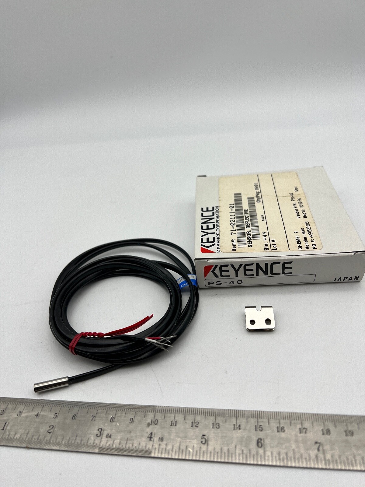 NEW IN BOX KEYENCE PS-48 Diffuse Reflective Cylindrical Sensor Head JAPAN