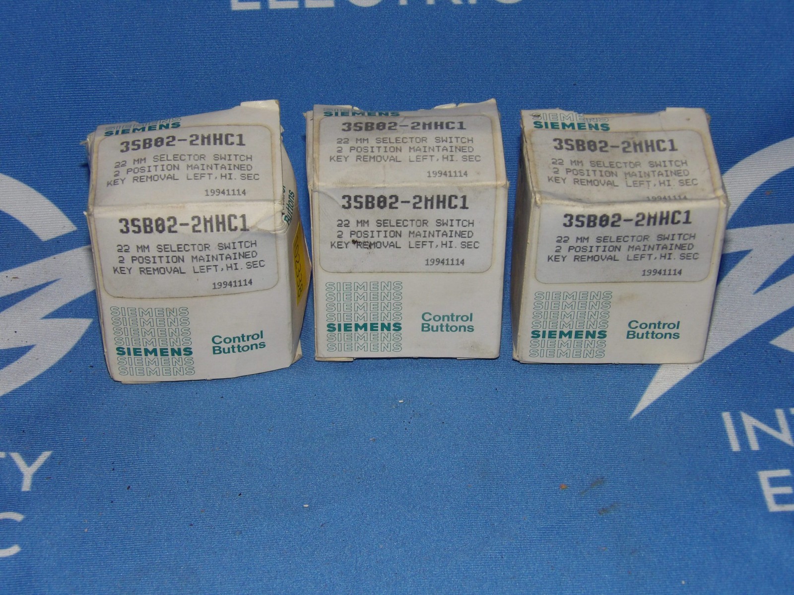 Lot of 3 NIB 3SB02-2MHC1 Siemens 22mm 2 Position Switches + 1 Year Warranty