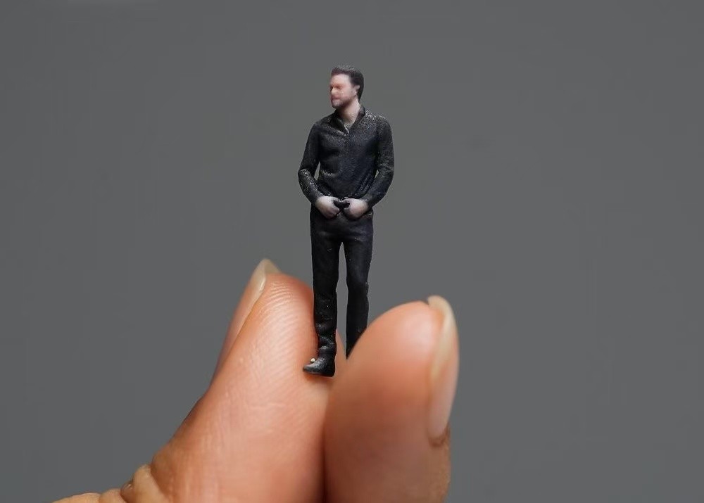 1:64 Painted Figure Model Miniature Resin Diorama Sand Black Shirt Man Cool Guy