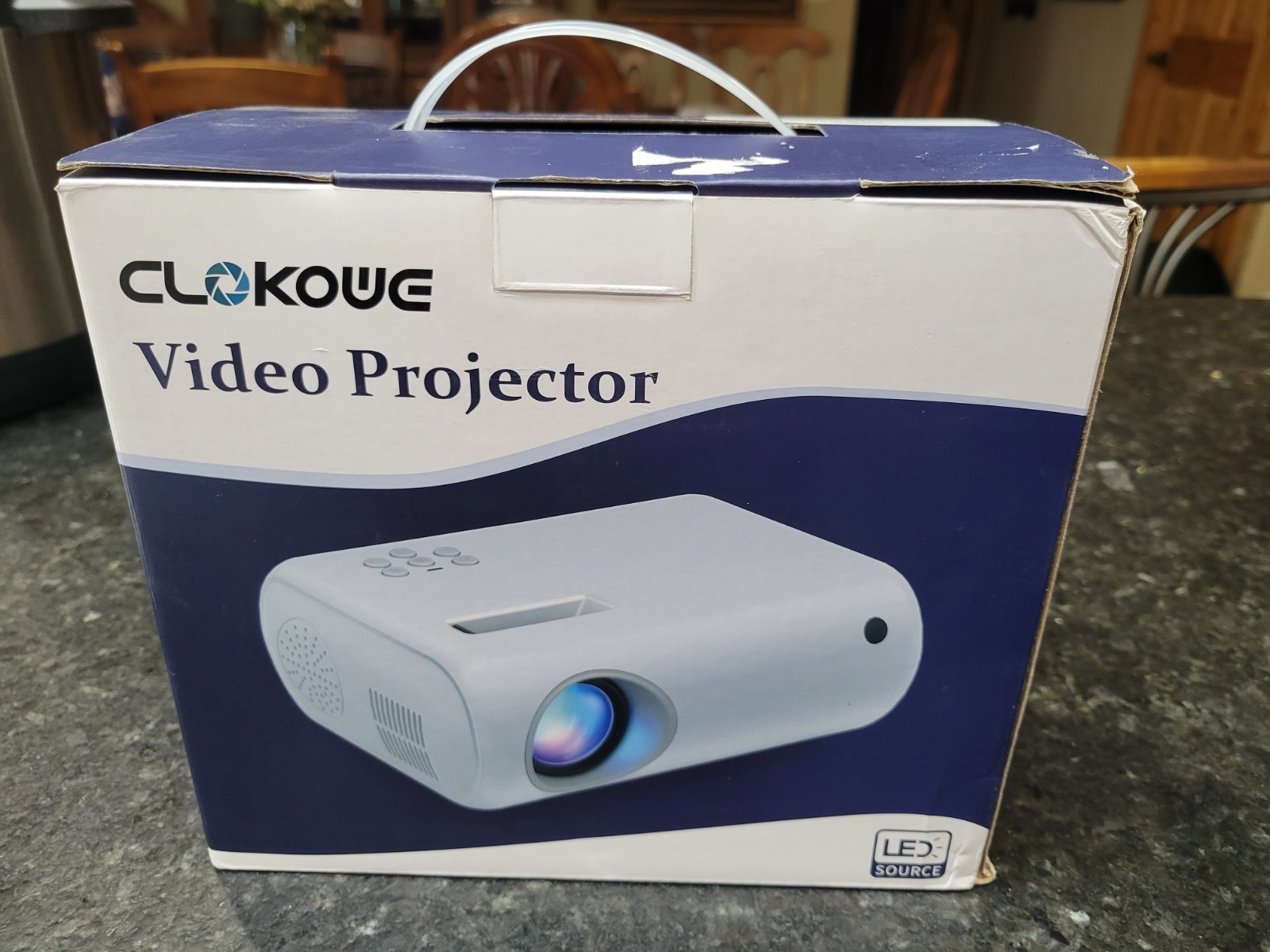 CLOKOWE LED VIDEO PROJECTOR M8 1080 Barely Used Great Condition