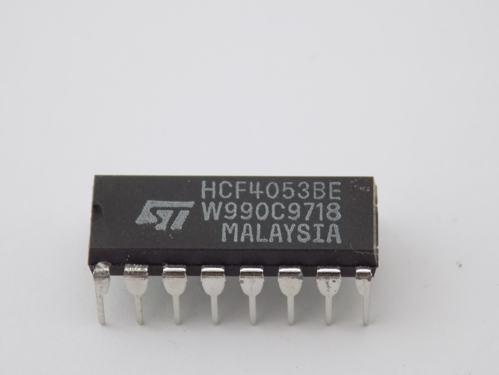 1x ST HCF4053BE. IC PDIP16 NEW