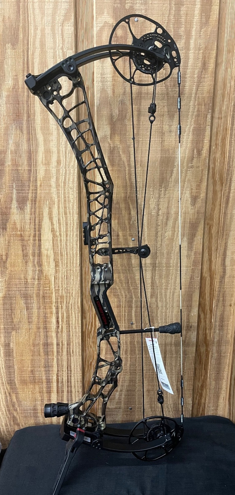 Darton Archery TriTech 33 70lb Mossy Oak Bottomland w/ Black Limbs RH BRAND NEW