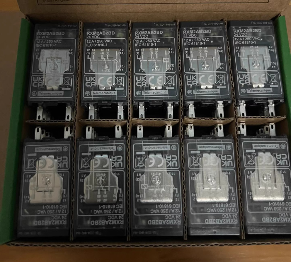 1PC NEW Schneider Intermediate relay RXM2AB2BD 2NO2NC 24VDC #LL
