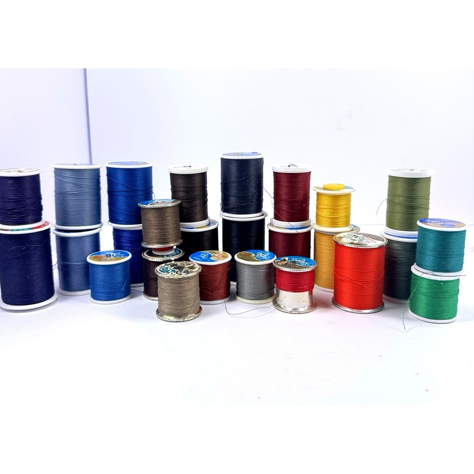 Vintage J&P Coats Thread Lot Multi Color Plastic Spools Sewing Craft