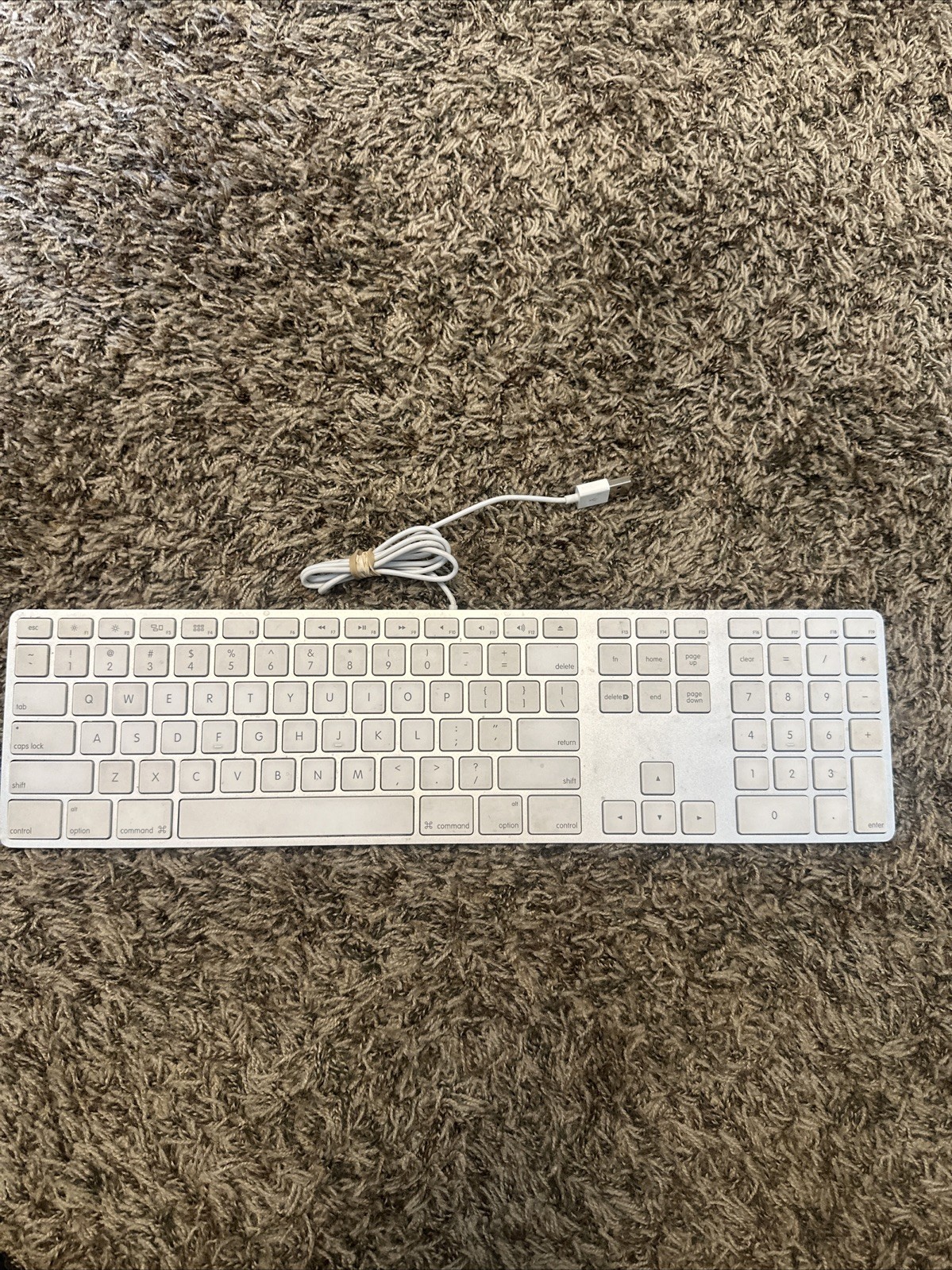 Genuine OEM Apple A1243 Wired USB Keyboard - Works Perfectly