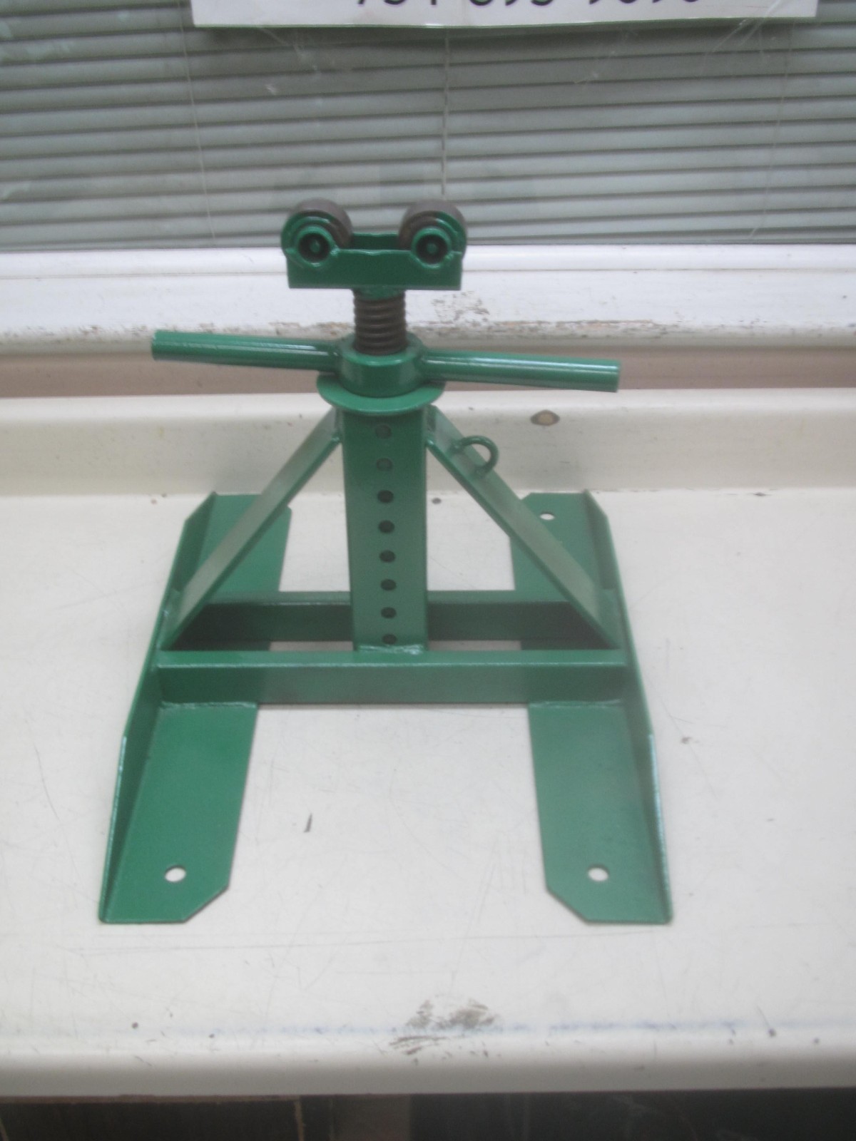 Greenlee 687 13"- 28" (330 - 711 mm) Screw Type Reel Stand Steel FREE SHIPPING