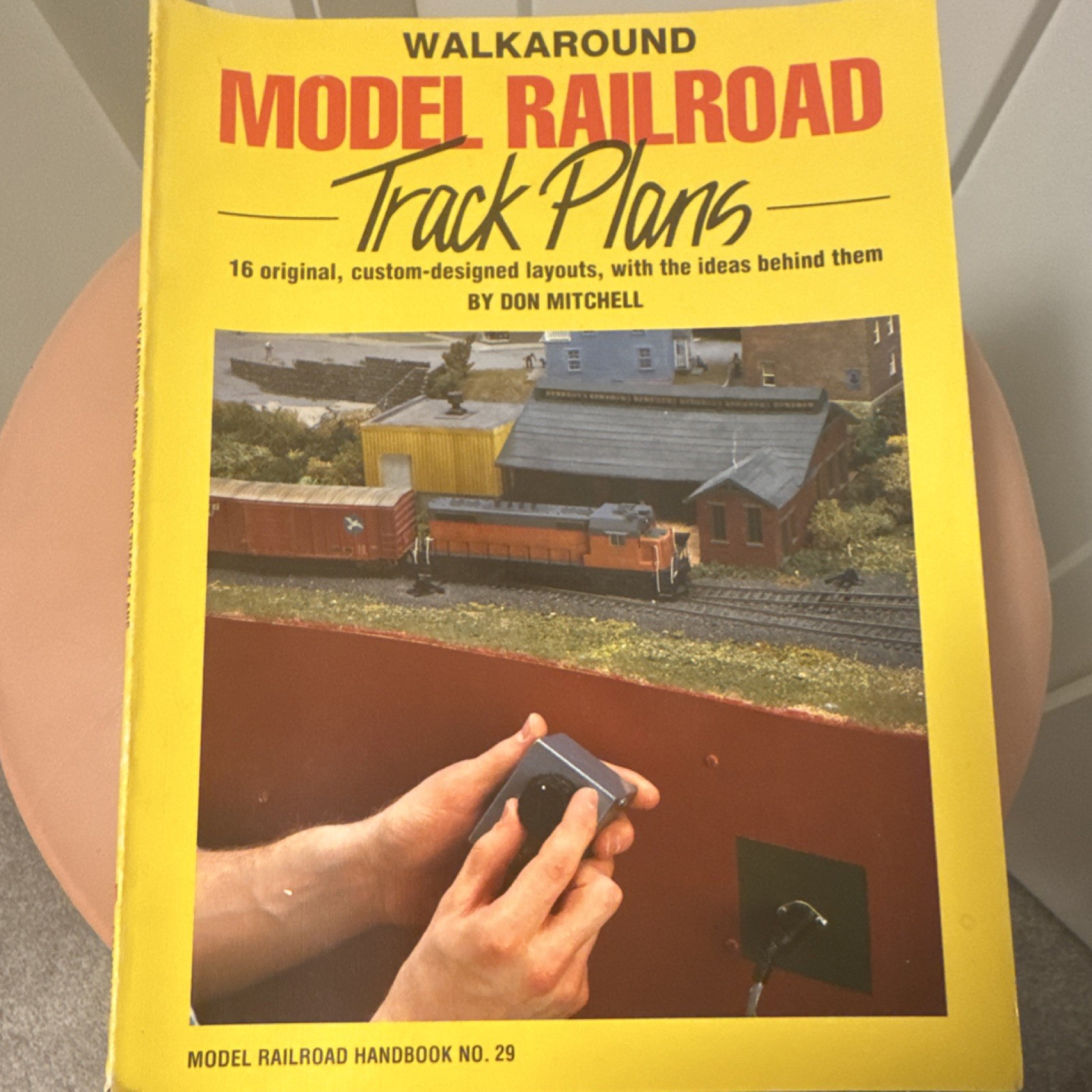 Kalmbach Walkaround Model Railroad Track Plans Illustrated Book Don Mitchell