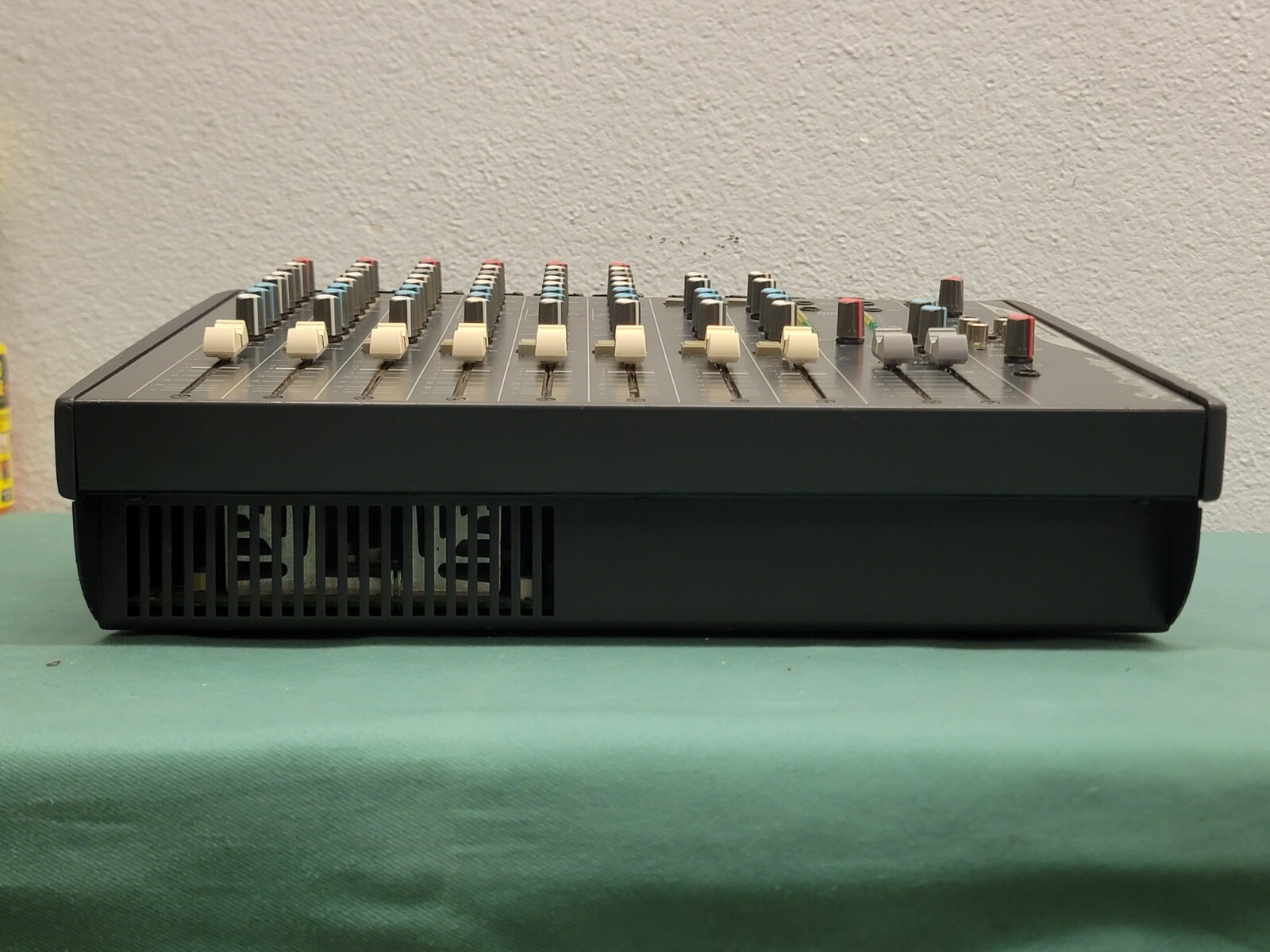 Studio Master P400 Powerpack Mixer. Fast Shipping!