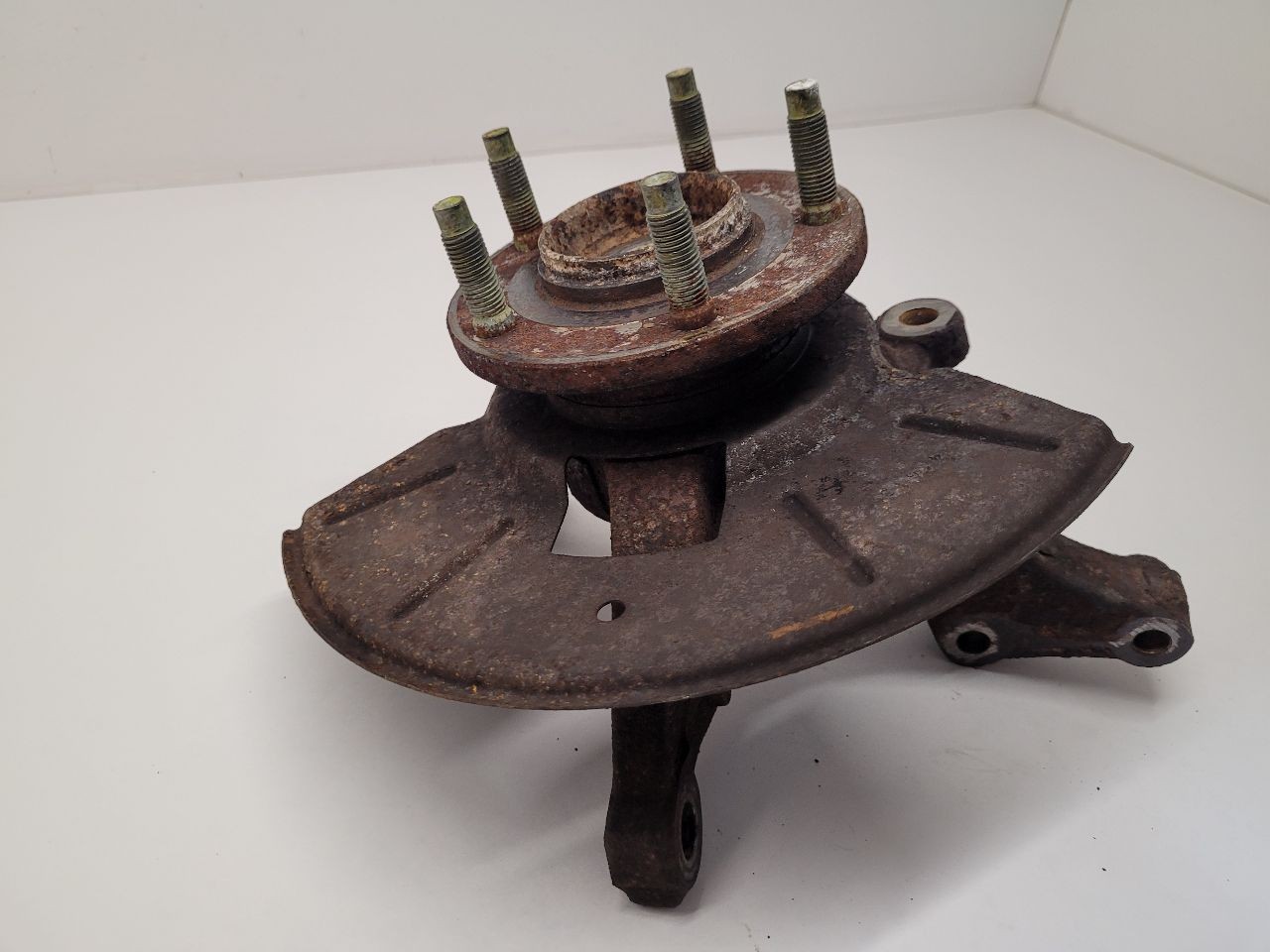 Front Left Steering Knuckle fits 2005 Ford Escape Front Left Grade A