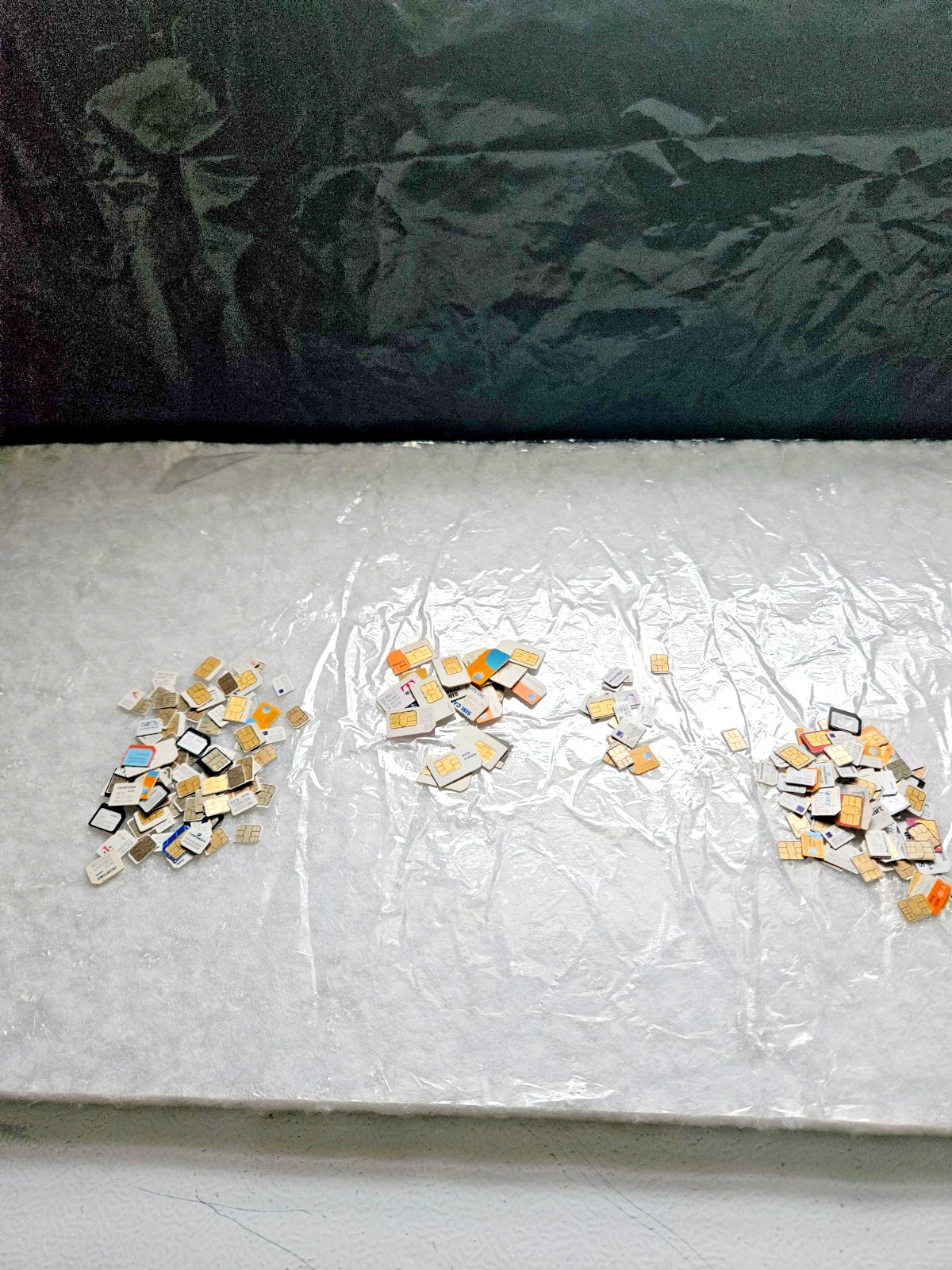 LOT OF 220 Used Micro/Mini SIM Cards for gold recover /Gold - Mixed Carriers