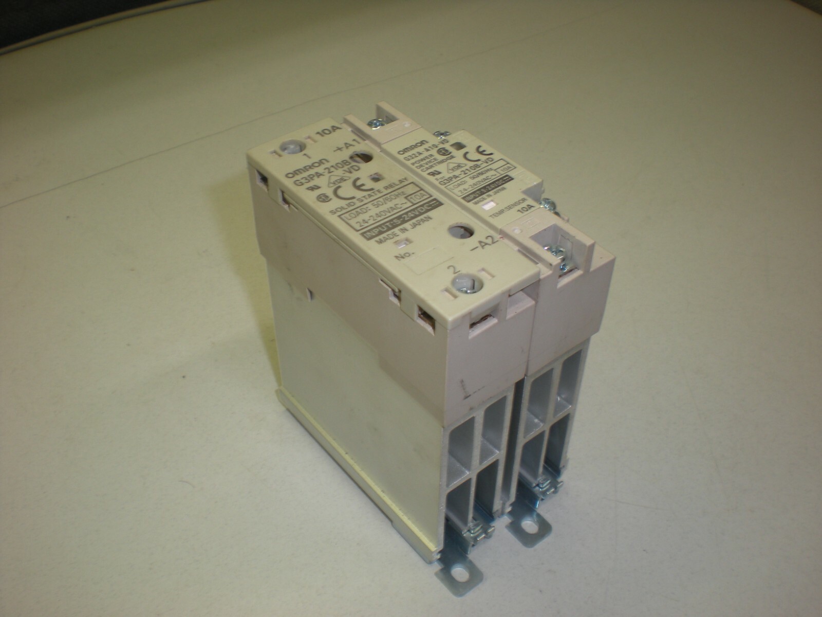 Omron G3PA-210B Solid State Relay with Omron G32A-A10-VD Power Device Cartridge