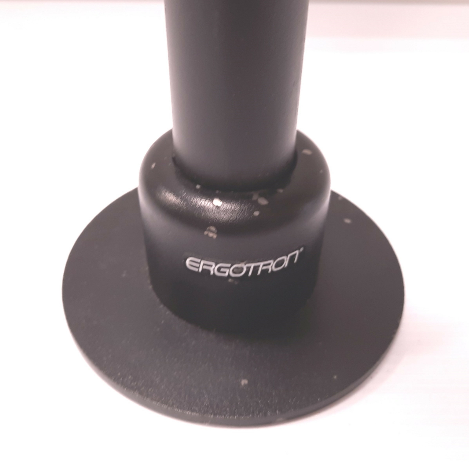 Ergotron 20-137-200 DS100 Mounting Pole, Black, Length: 28", With Base