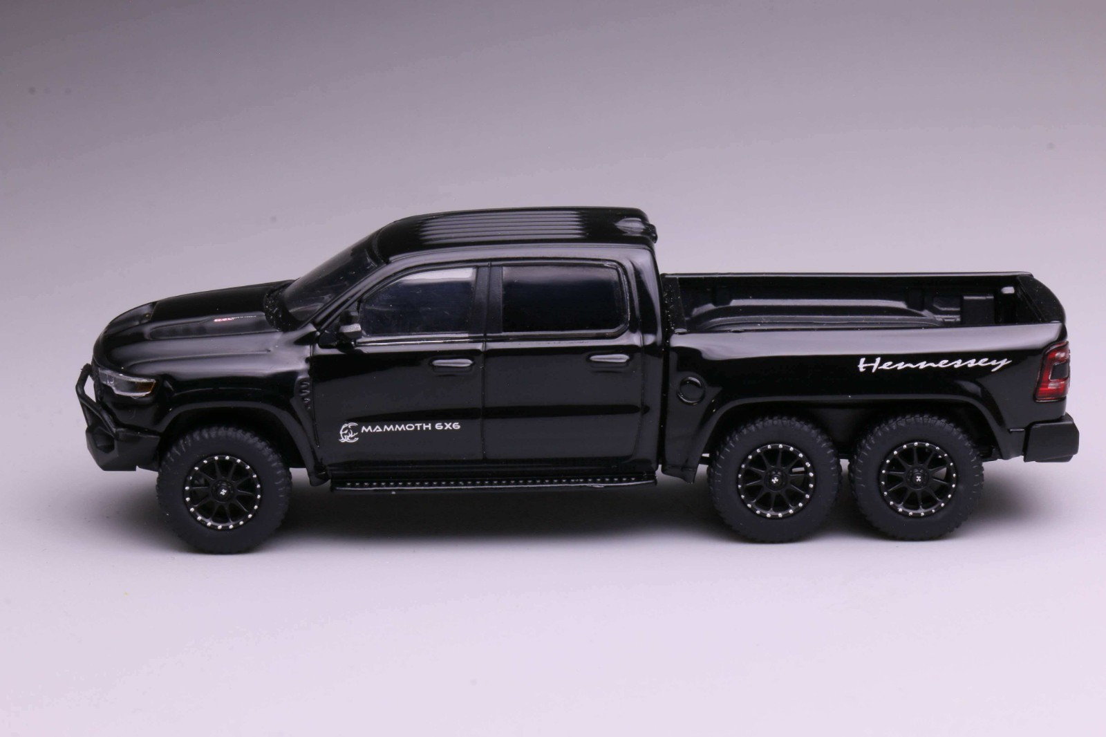 596 1:64 RAM 6×6 with lights Alloy car Model Collectible Ornament Gift toy