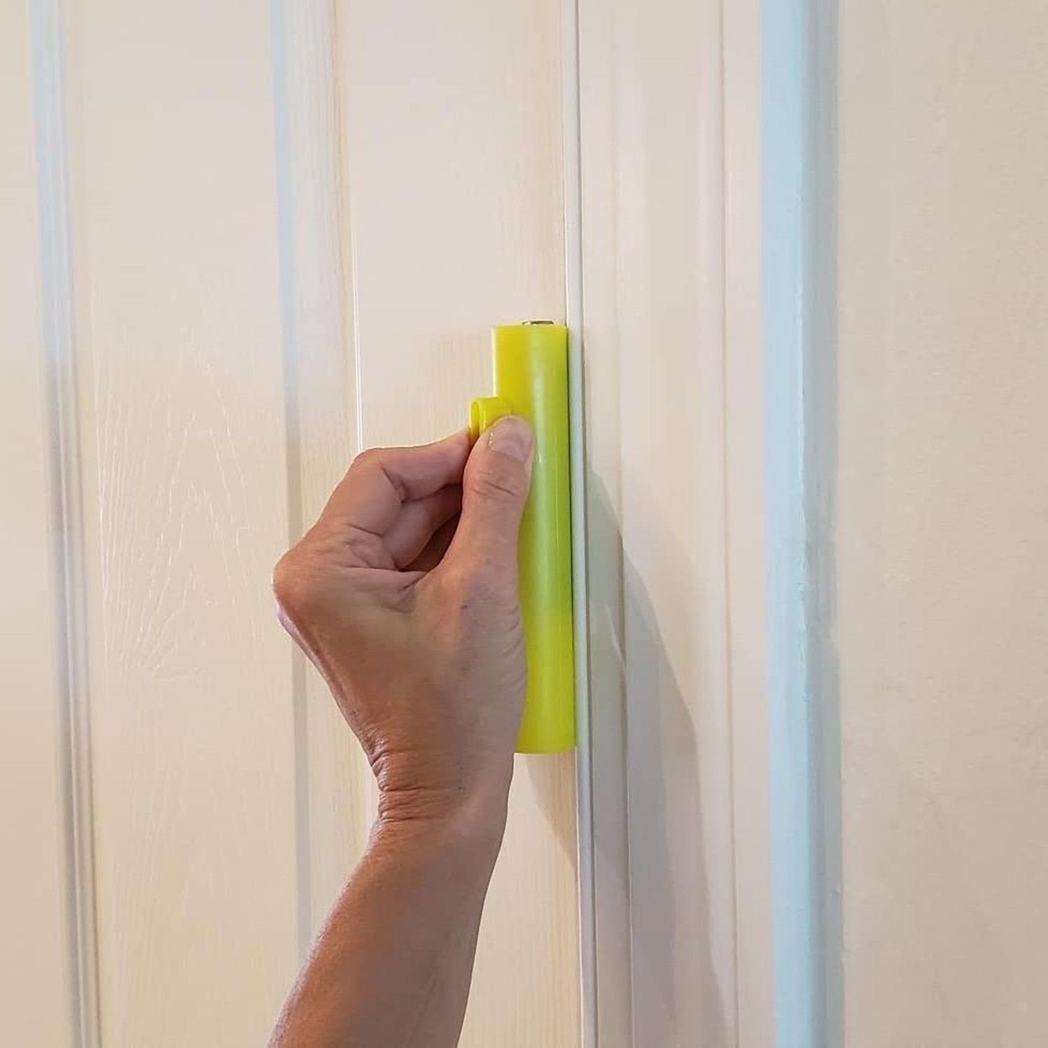 Hinge Hero® Door Hinge Lubrication Tool. Stop Squeaky Door Hinges. No Mess.