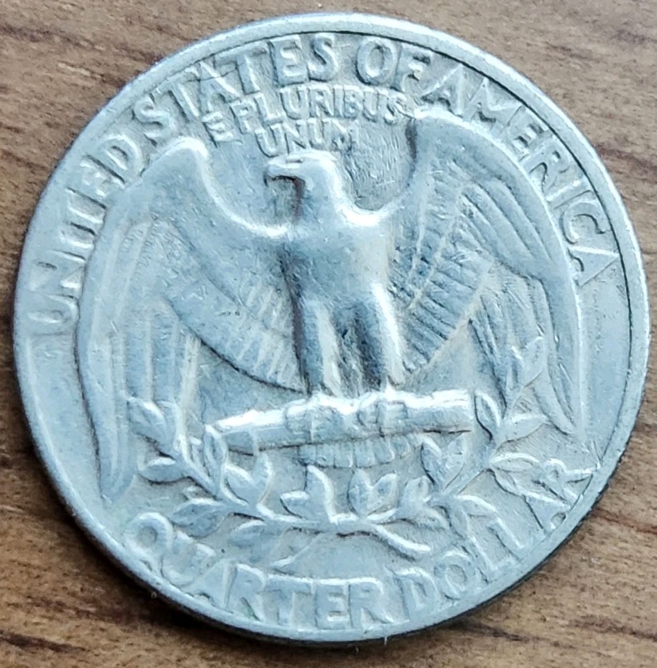 1970 QUARTER LETTERS ON LIBERTY TOUCHING THE RIM Actual Coin