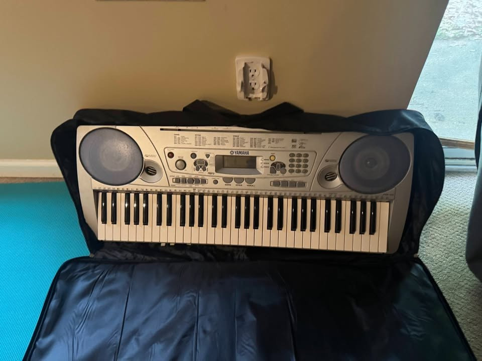 Yamaha PSR-290 61-Key Electronic Keyboard Untested