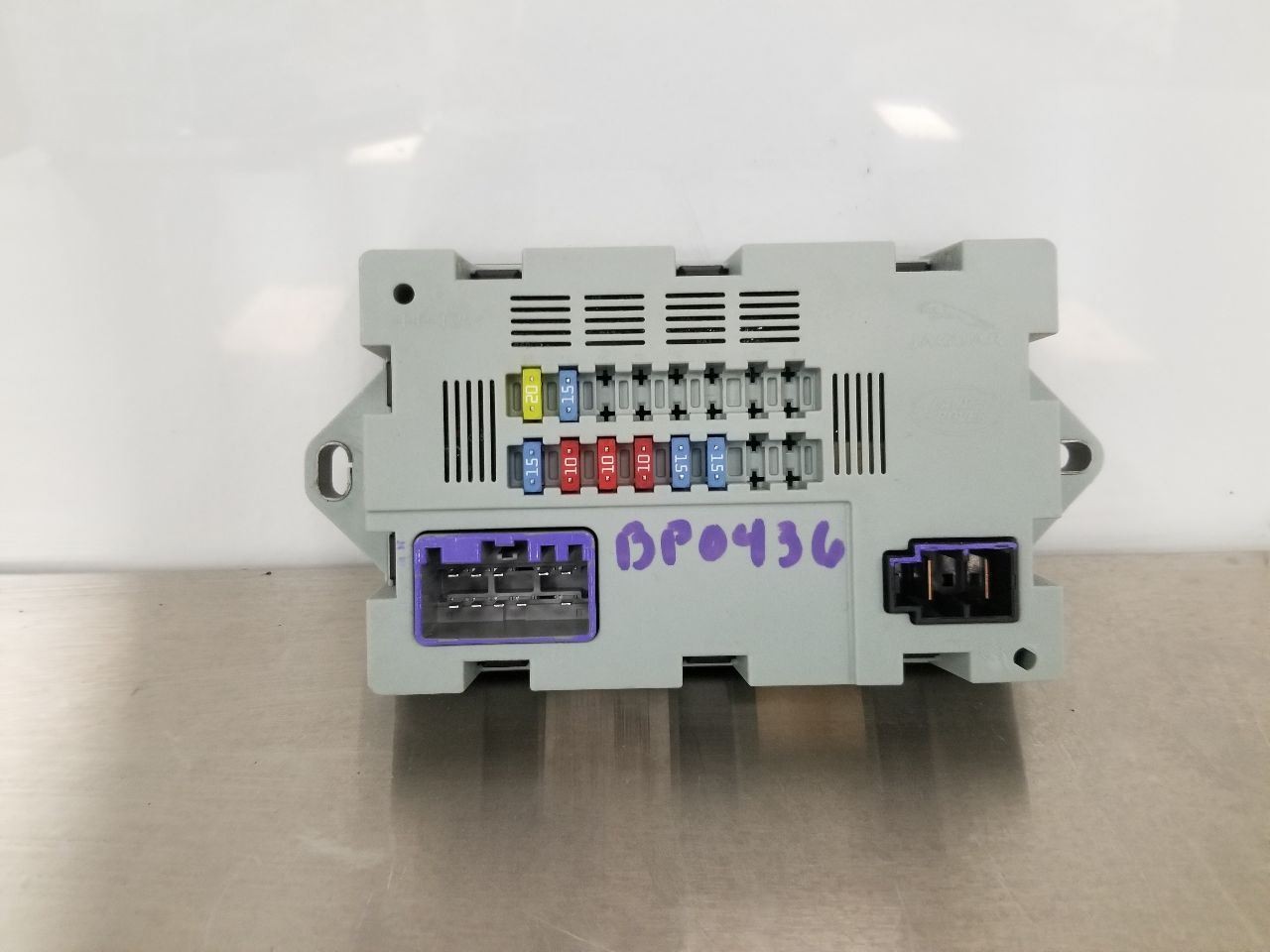 19 2019 JAGUAR F-PACE SVR 5.0L DIESEL CABIN FUSE BOX CPLA-14Q073-AA