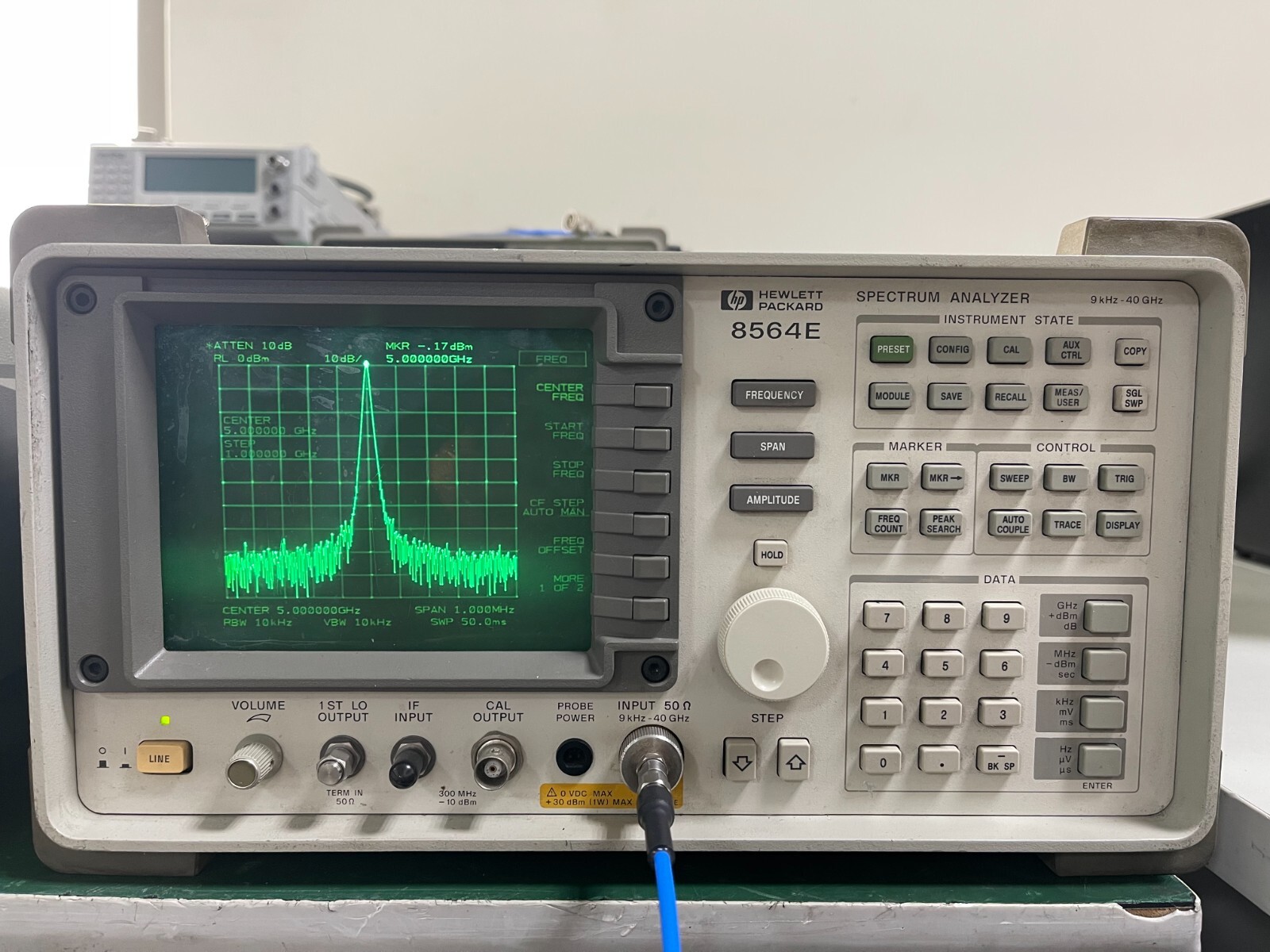 HP Agilent 8564E 9KHz - 40GHz Spectrum Analyzer w/ 85620A module_0976