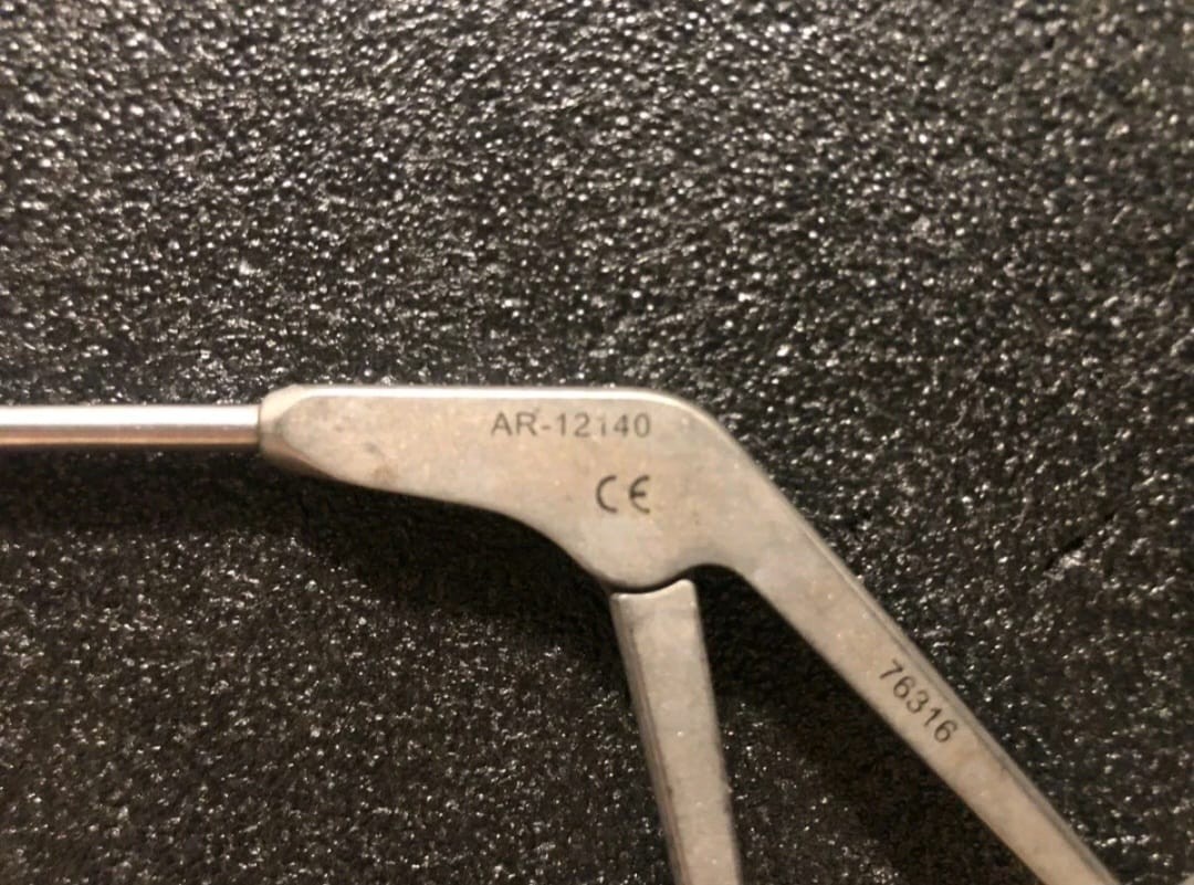 Arthrex - REF: AR-12140 - Serrated Tooth Scissors Straight Tip 3.4mm 6.5"