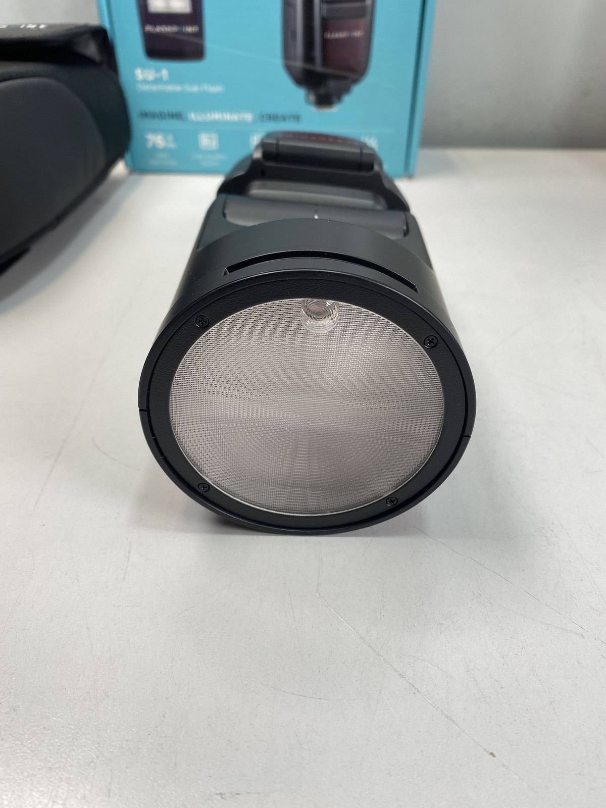 Flashpoint Zoom Li-on X PRO R2 TTL On-Camera Round Speedlight Flash for Nikon