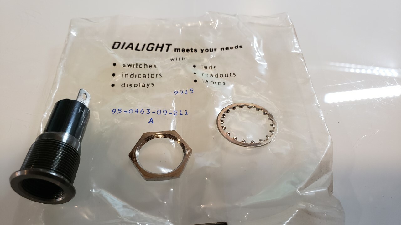 (5) DIALIGHT LIGHT INDICATOR 95-0463-0936-211 6210-01-029-1109