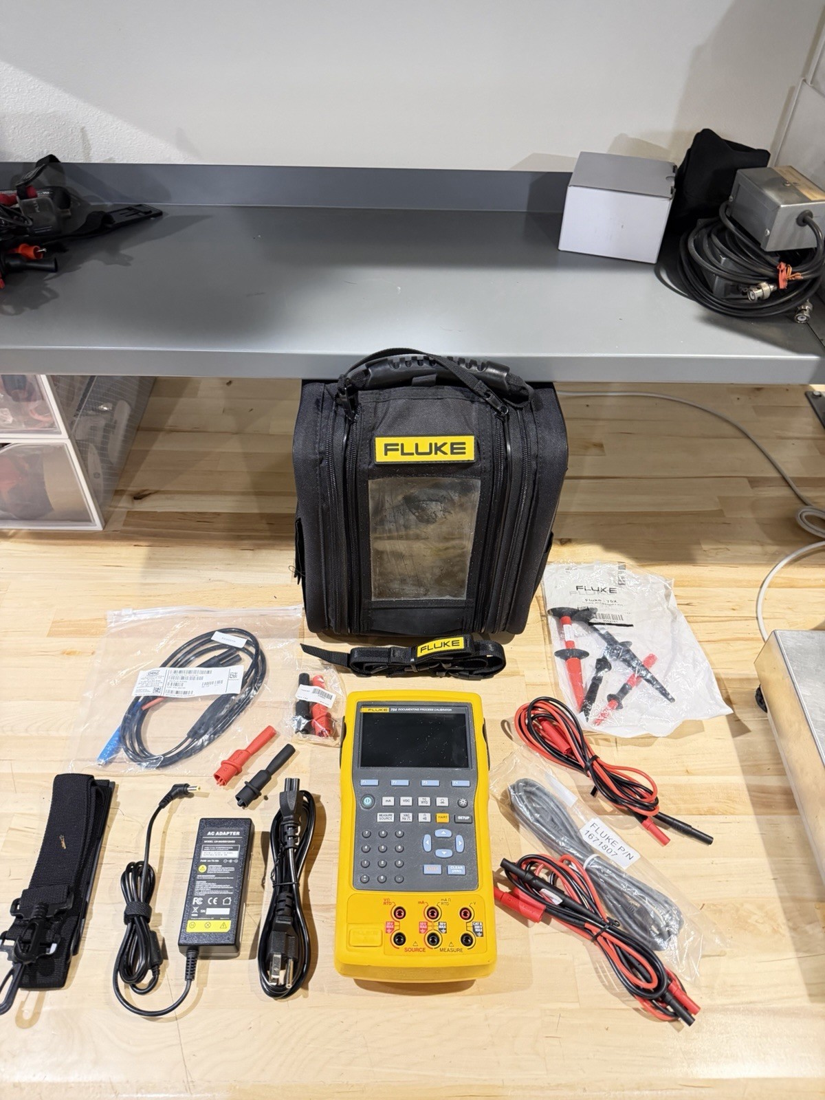 FLUKE 754 DOCUMENTING PROCESS CALIBRATOR W/ ACCESSORIES (TESTED) FREE SHIPPING