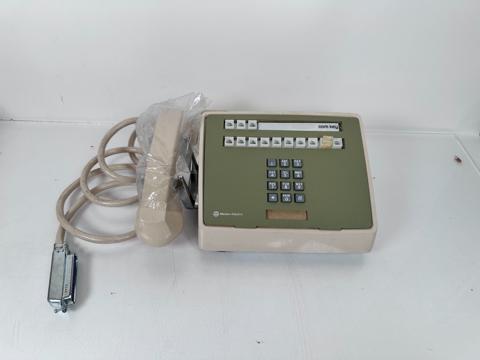 WESTERN ELECTRIC 2832CM-50 COM KEY TELEPHONE W/ NOS GREEN FACEPLATE!