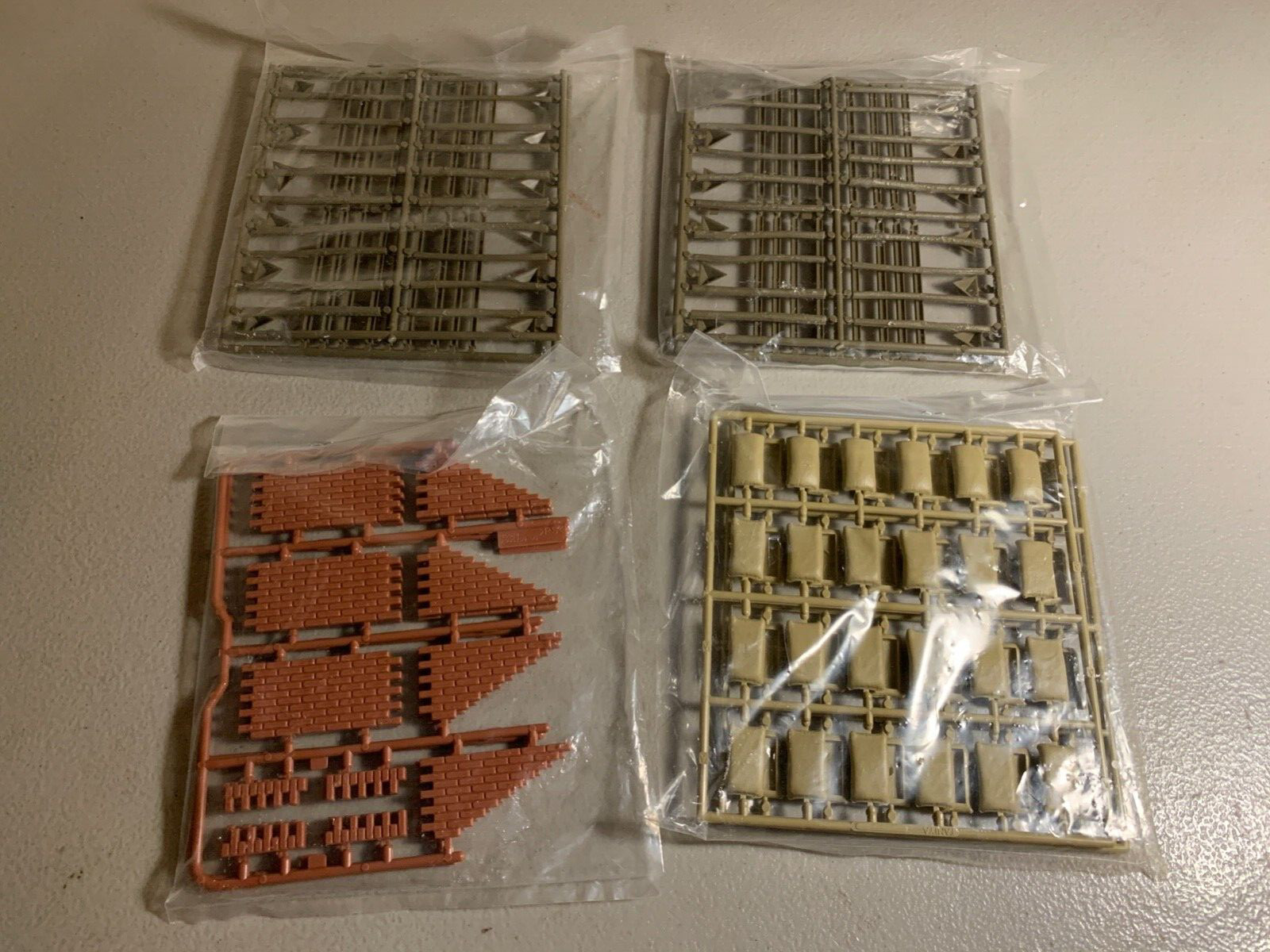 A1020 WARGAMING TERRAIN SCENERY NEW SEALED PLASTIC SAND BAGS BRICK WALL MORE