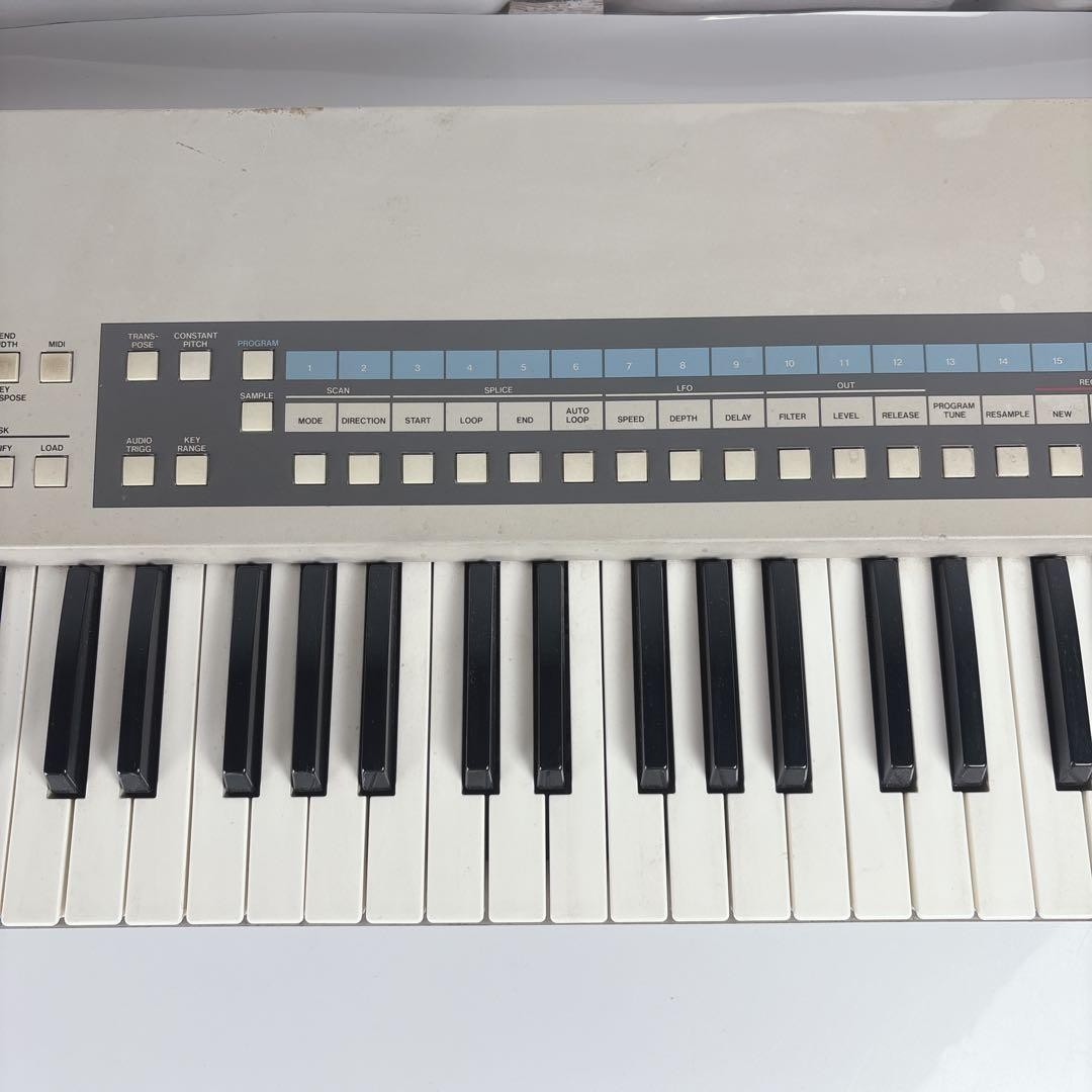AKAI X7000 Vintage Sampling Keyboard Synthesizer Sampler Untested FOR PARTS