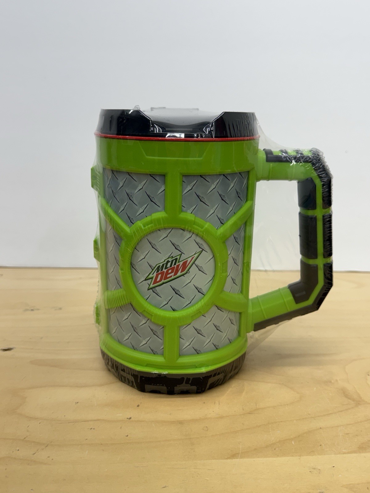 Whirley Drink Works Mountain Dew Black Green 28OZ New Sealed