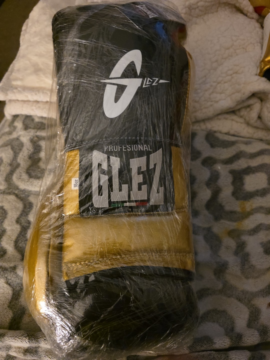 Brand New Never Worn Never Used Glez Black And Gold 16 Oz Boxing Gloves
