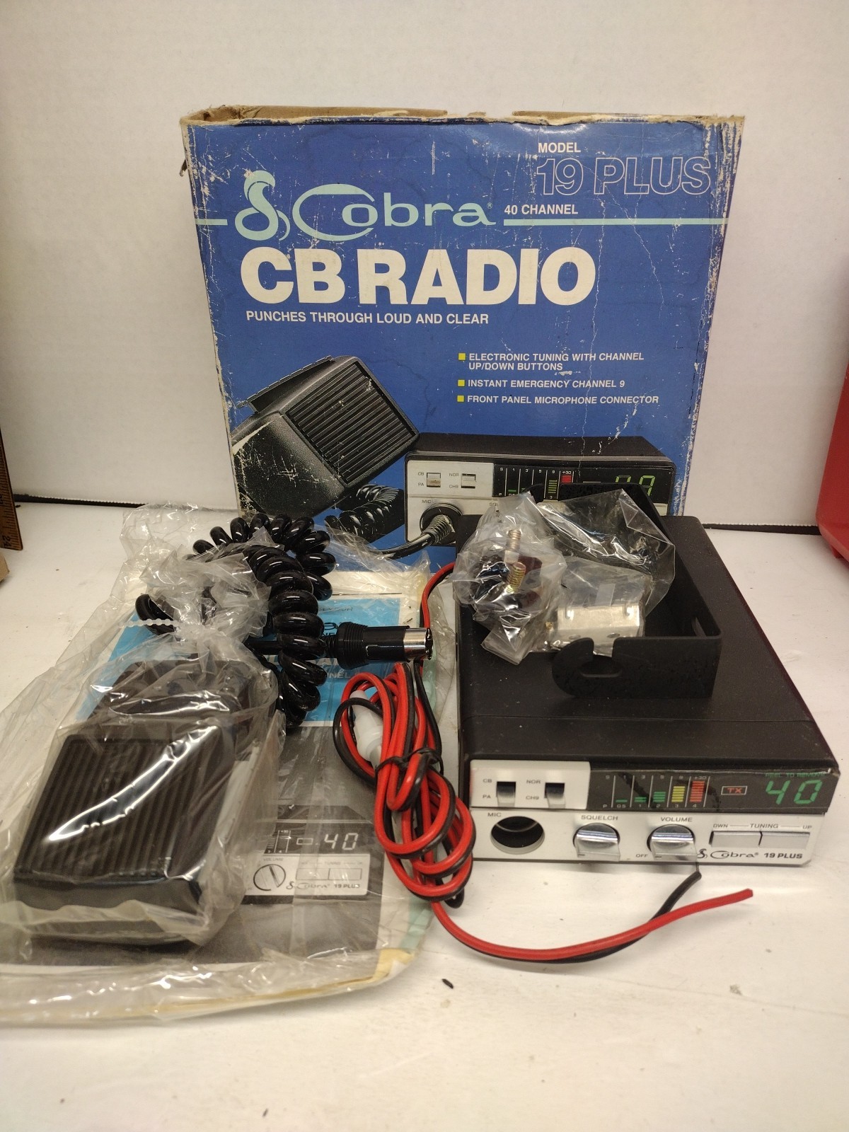Cobra 19 Plus 40 Channel CB Radio New in Box NIB NOS Nice! Tattered Box Vintage